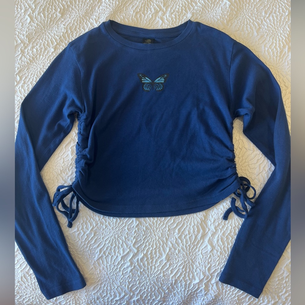 Urban Outfitters women’s long sleeve crop top with butterfly design. Size M - Picture 3 of 9
